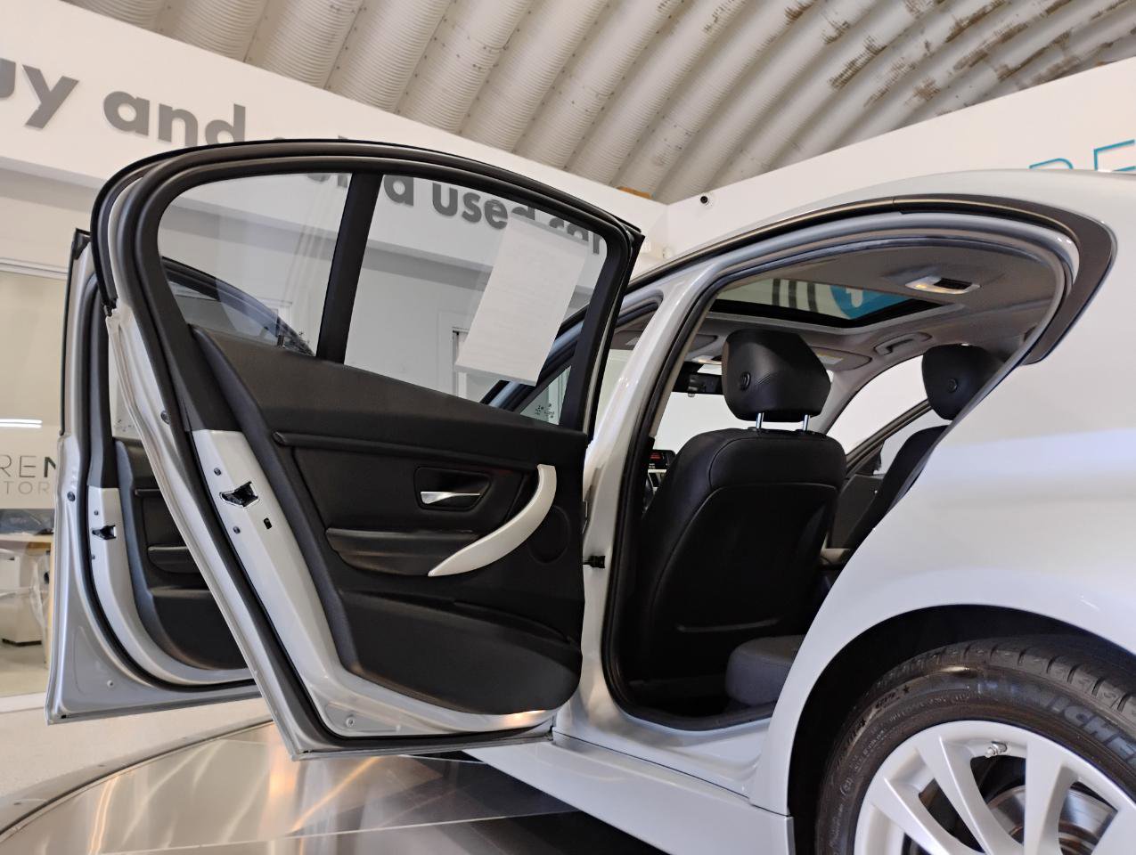 Used 2017 BMW 320i Sedan image 8