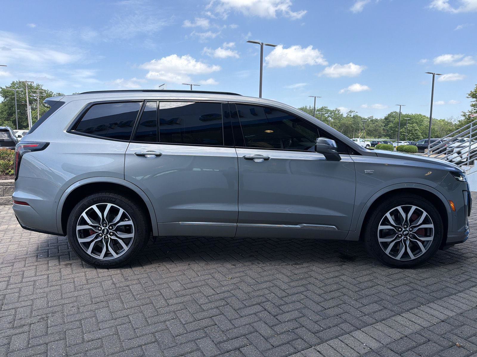 Used 2024 Cadillac XT6 Sport w/ Technology Package AWD/4WD image 6