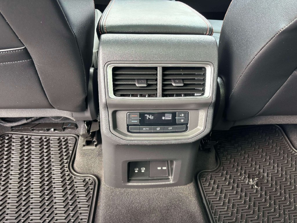 Certified 2024 Volkswagen Atlas Peak Edition SE AWD/4WD image 15