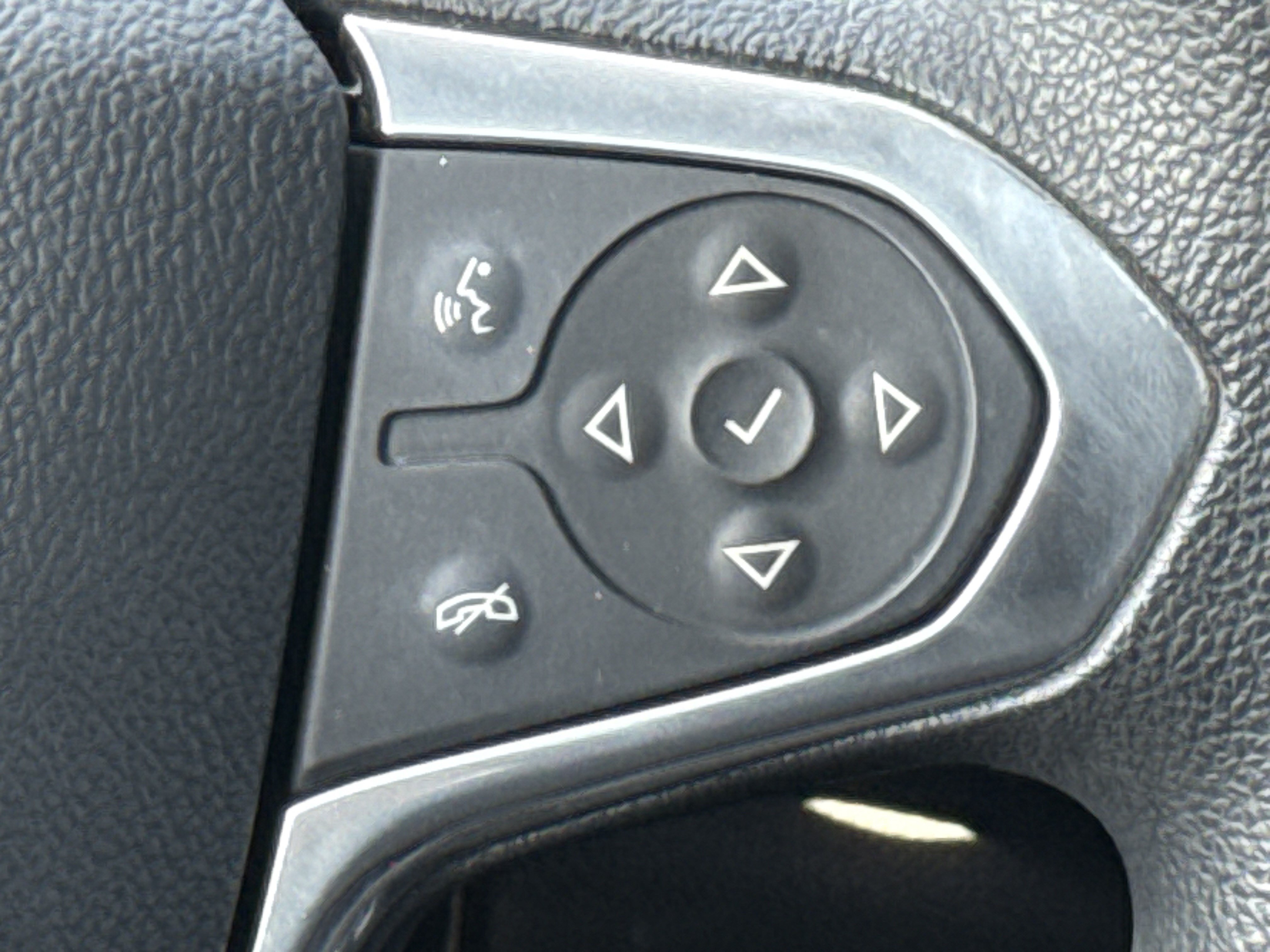 Used 2020 Chevrolet Traverse LS FWD image 20