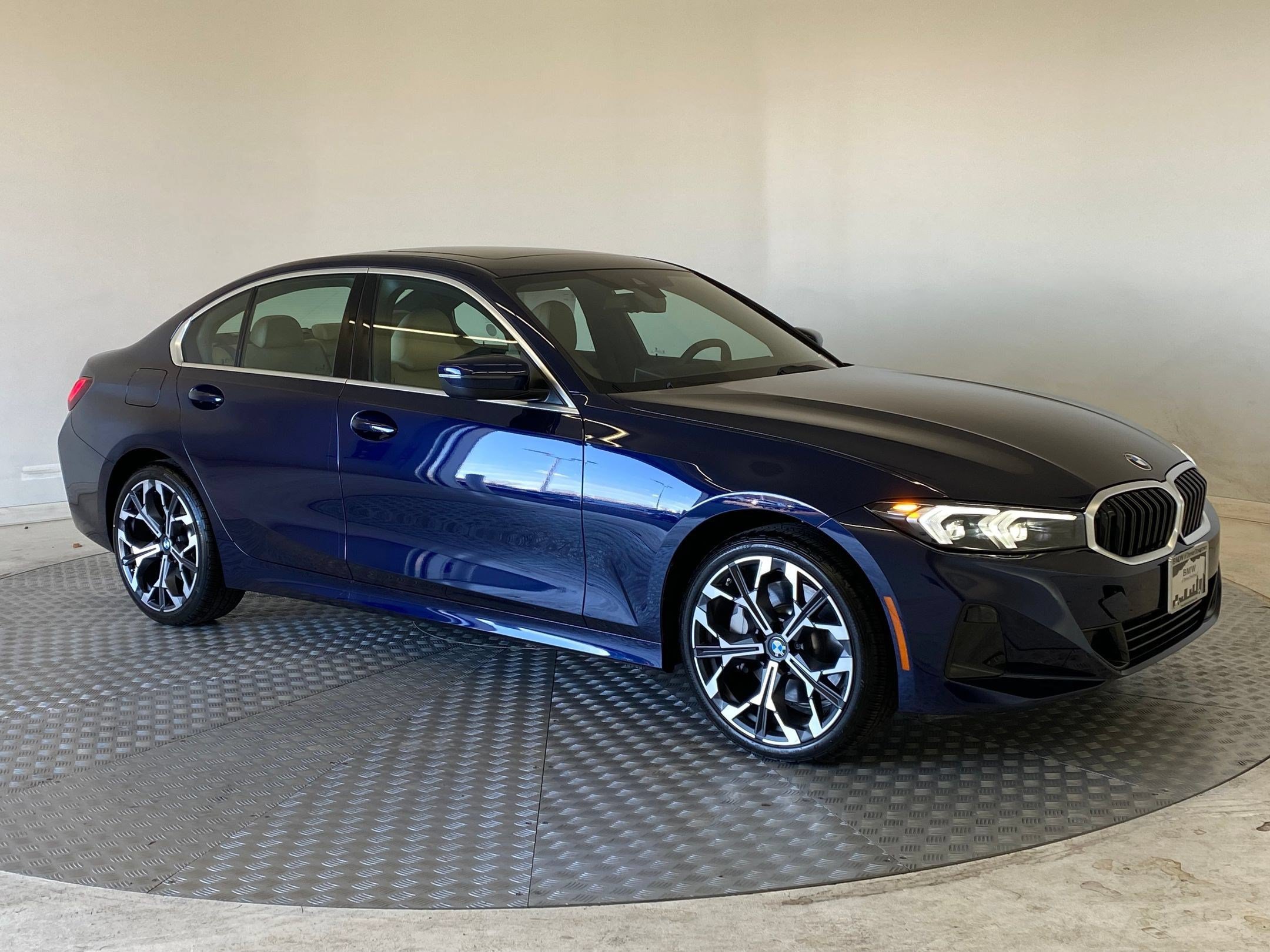 Used 2026 BMW 330i xDrive Sedan w/ Premium Package AWD/4WD image 6