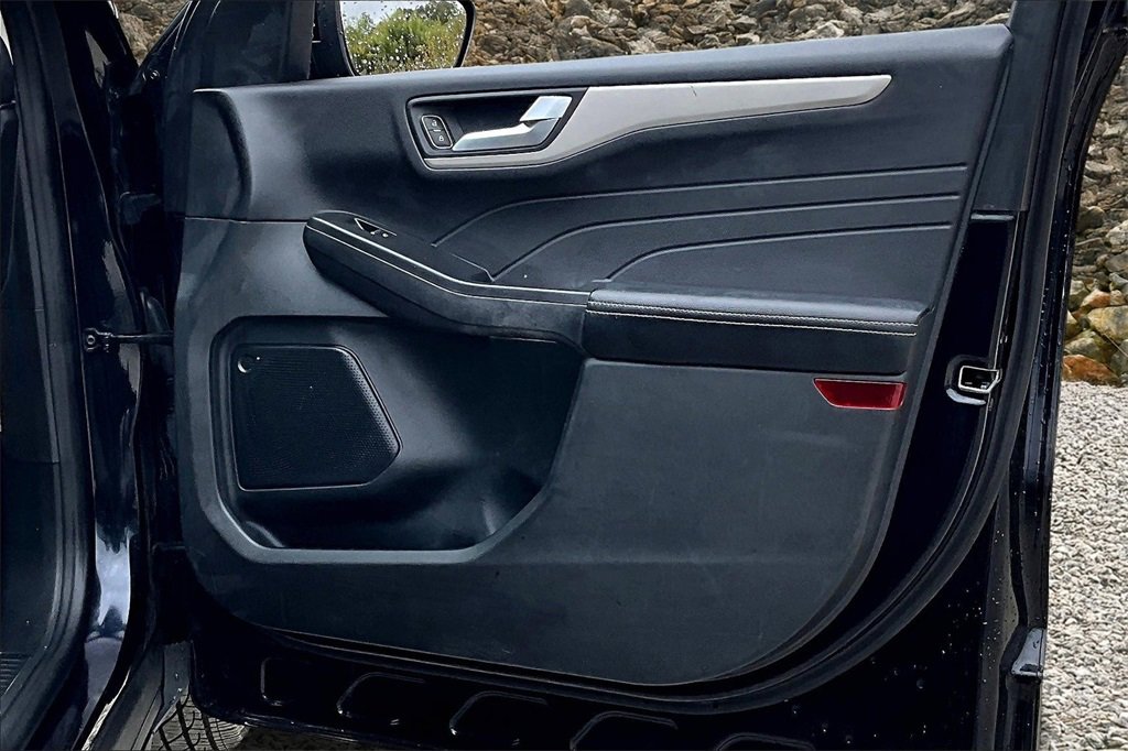 Used 2021 Ford Escape SE image 23