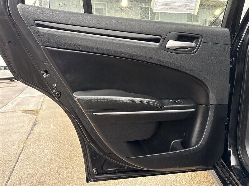 Used 2020 Chrysler 300 S image 17