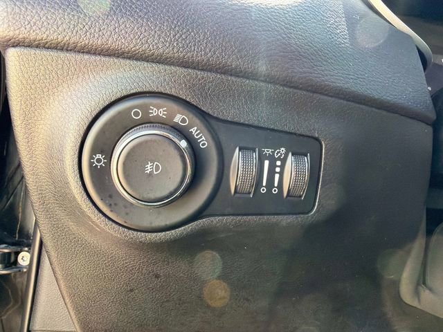 Used 2017 Jeep Compass Latitude w/ Popular Equipment Group FWD image 32
