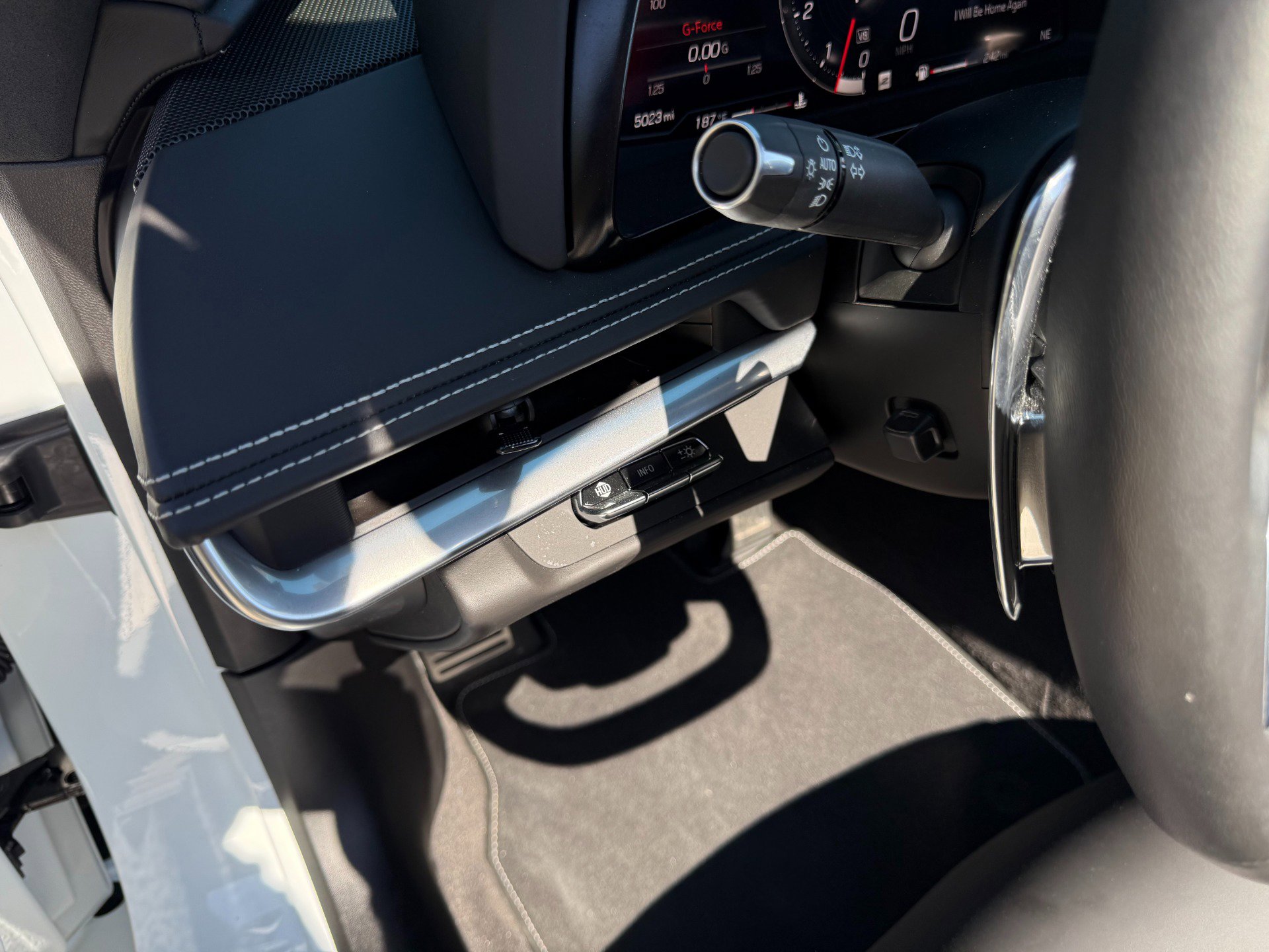 Used 2023 Chevrolet Corvette Stingray Premium Conv w/ Z51 Performance Package RWD image 69