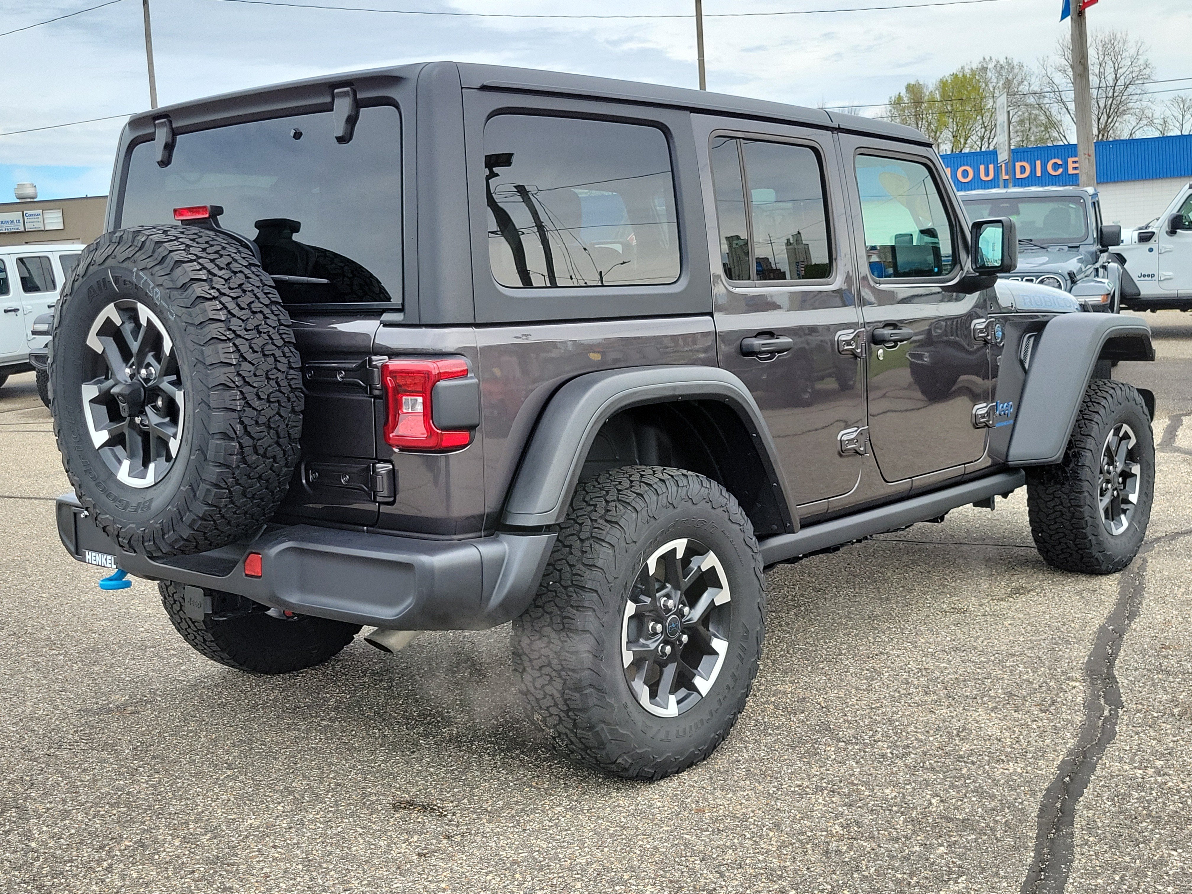 Used 2025 Jeep Wrangler Unlimited Rubicon 4xe w/ Convenience Group AWD/4WD image 4