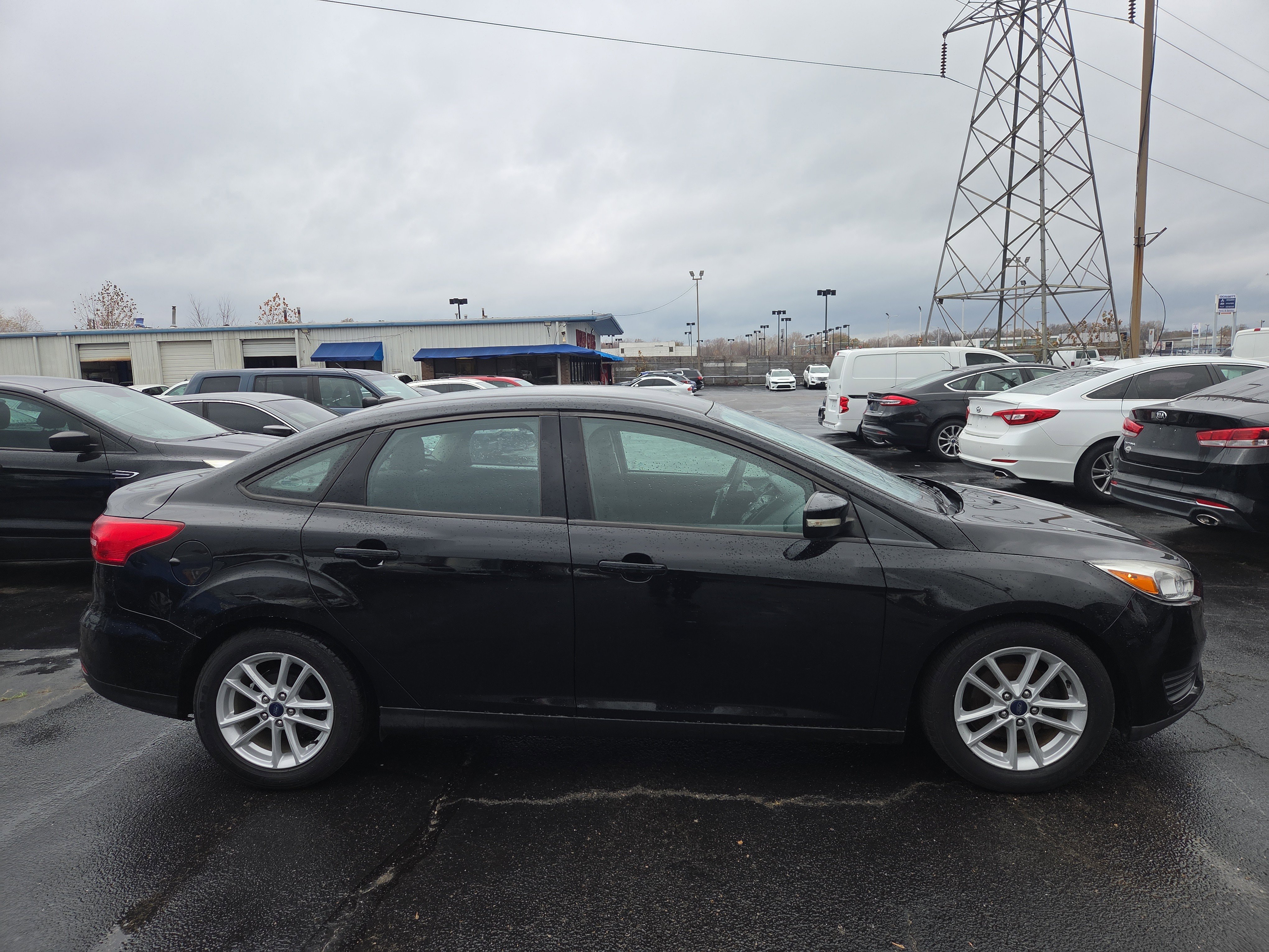 Used 2017 Ford Focus SE image 6