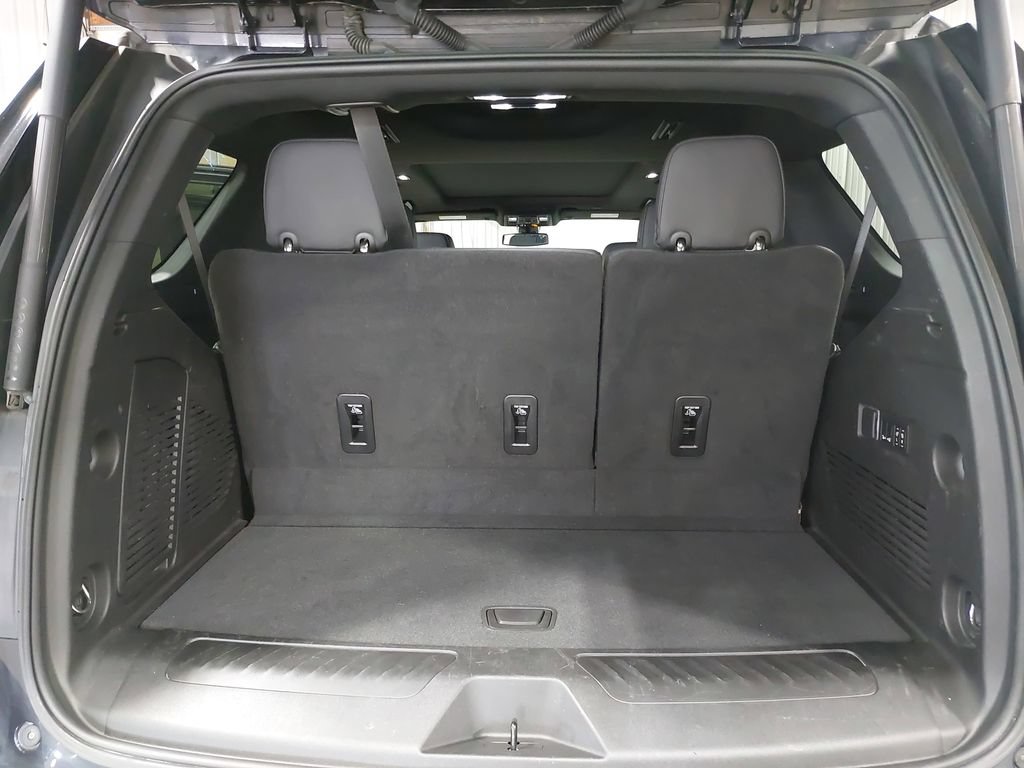 Used 2022 Chevrolet Tahoe LT w/ Luxury Package AWD/4WD image 12