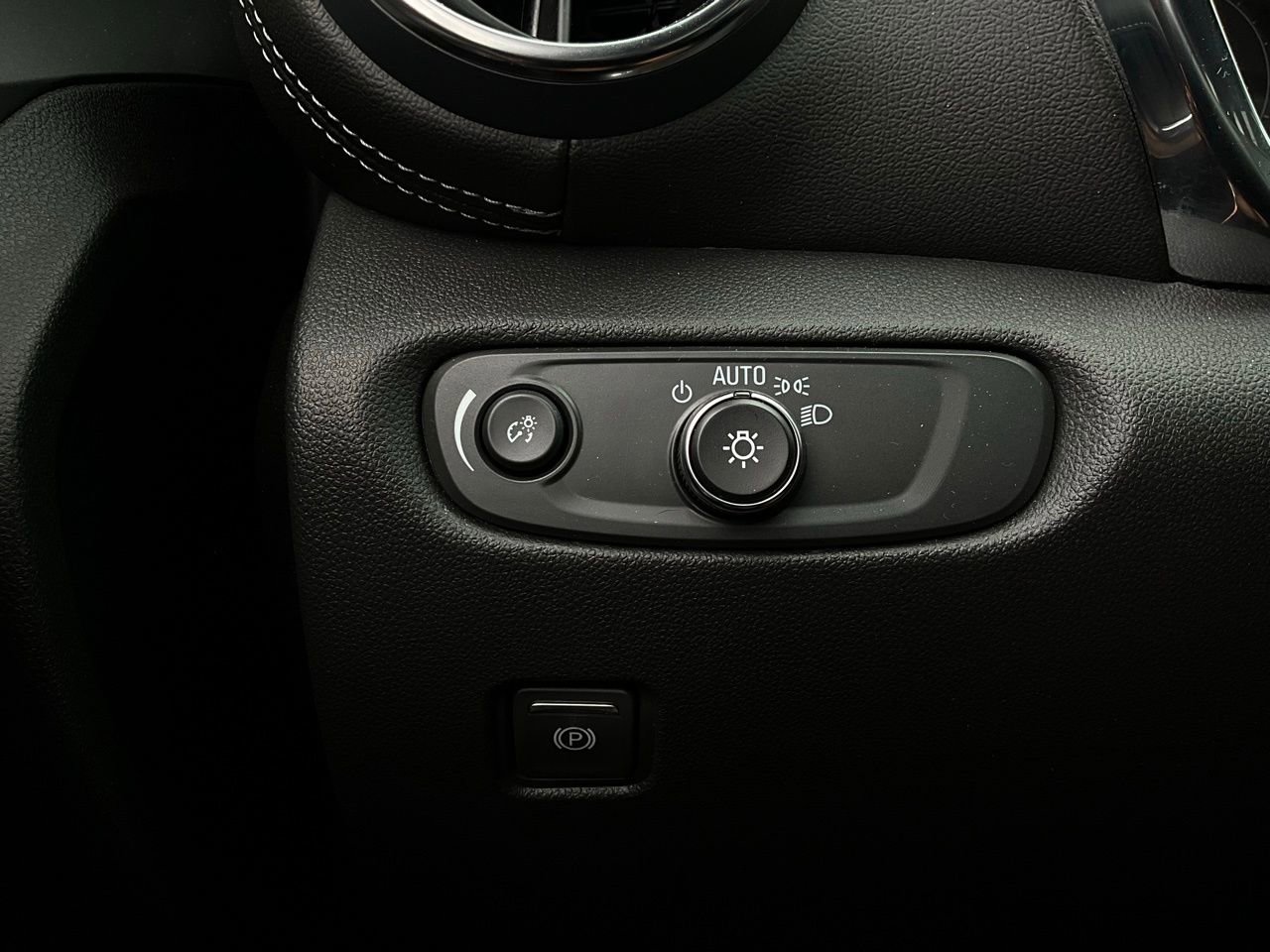 Used 2025 Chevrolet Blazer LT image 21