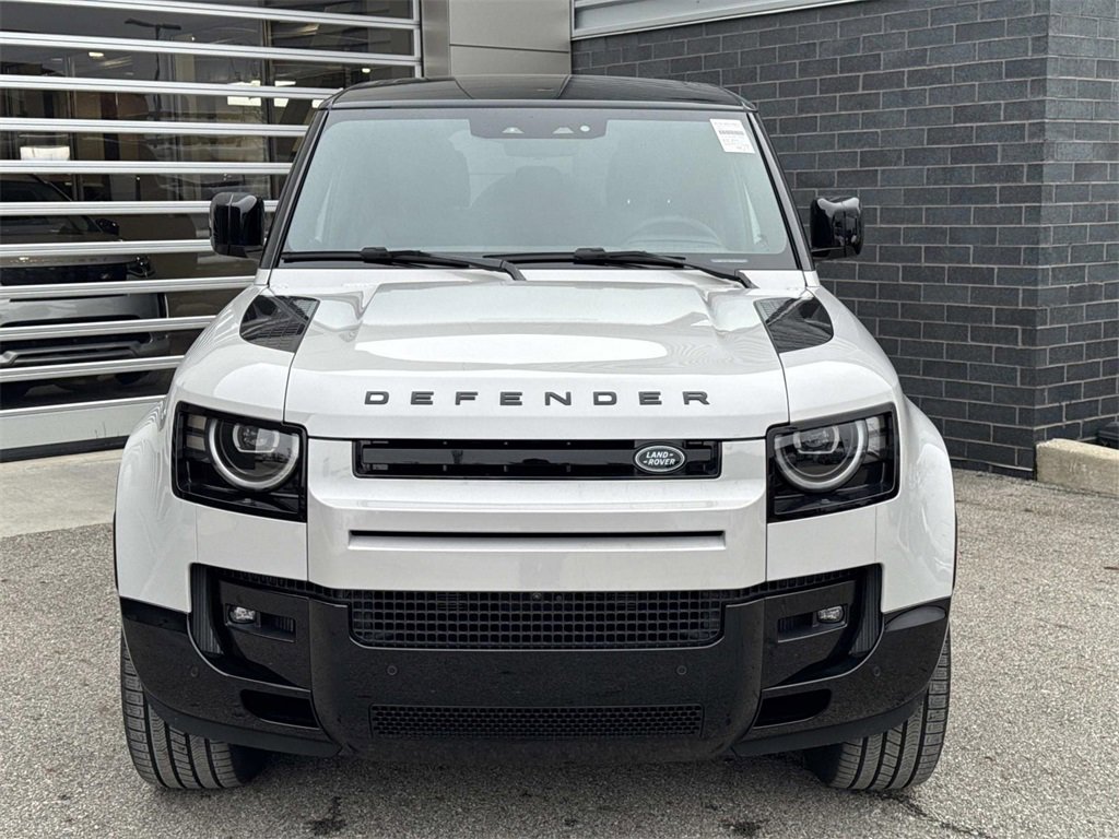 New 2026 Land Rover Defender 110 X-Dynamic SE image 2