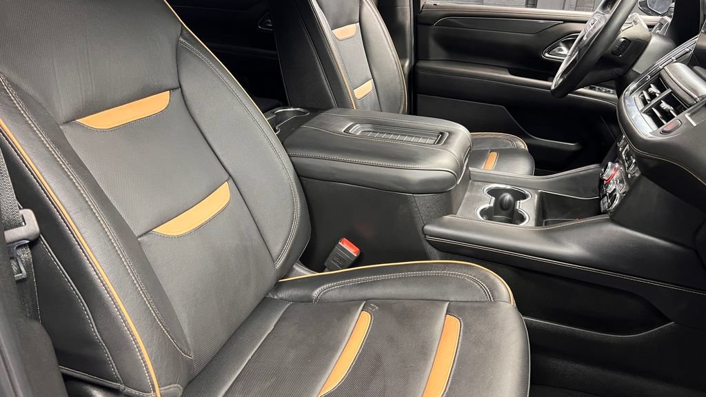 Used 2024 GMC Yukon XL AT4 w/ AT4 Premium Plus Package AWD/4WD image 5