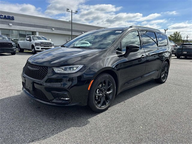 New 2026 Chrysler Pacifica Limited image 6