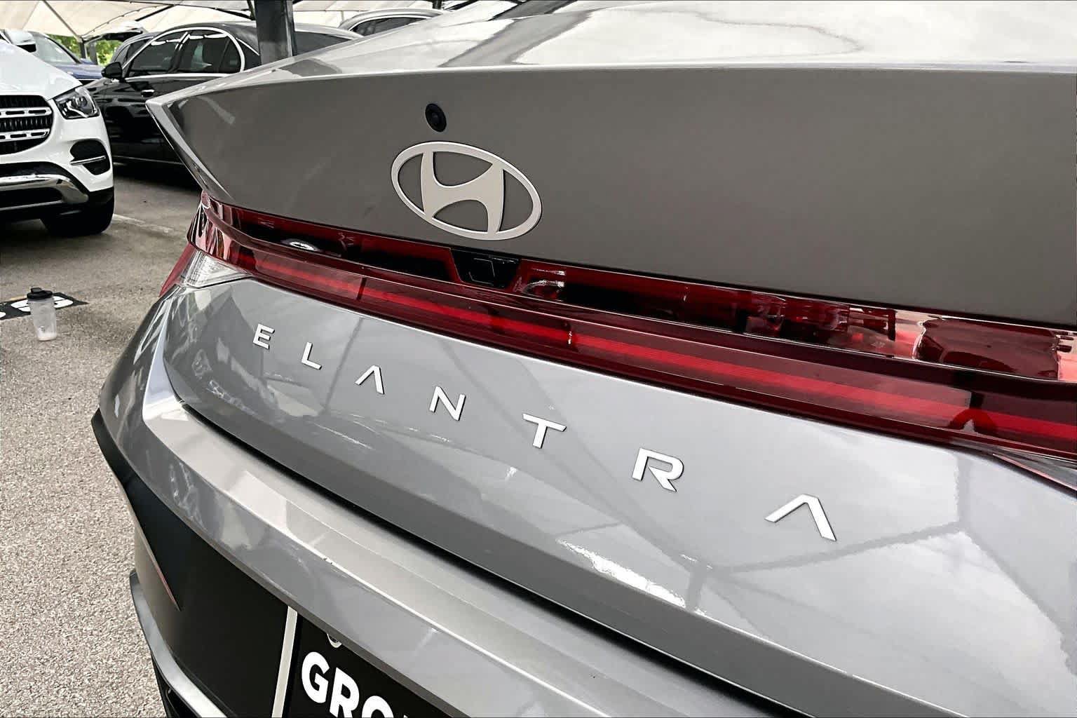 Used 2024 Hyundai Elantra SEL w/ Convenience Package FWD image 30