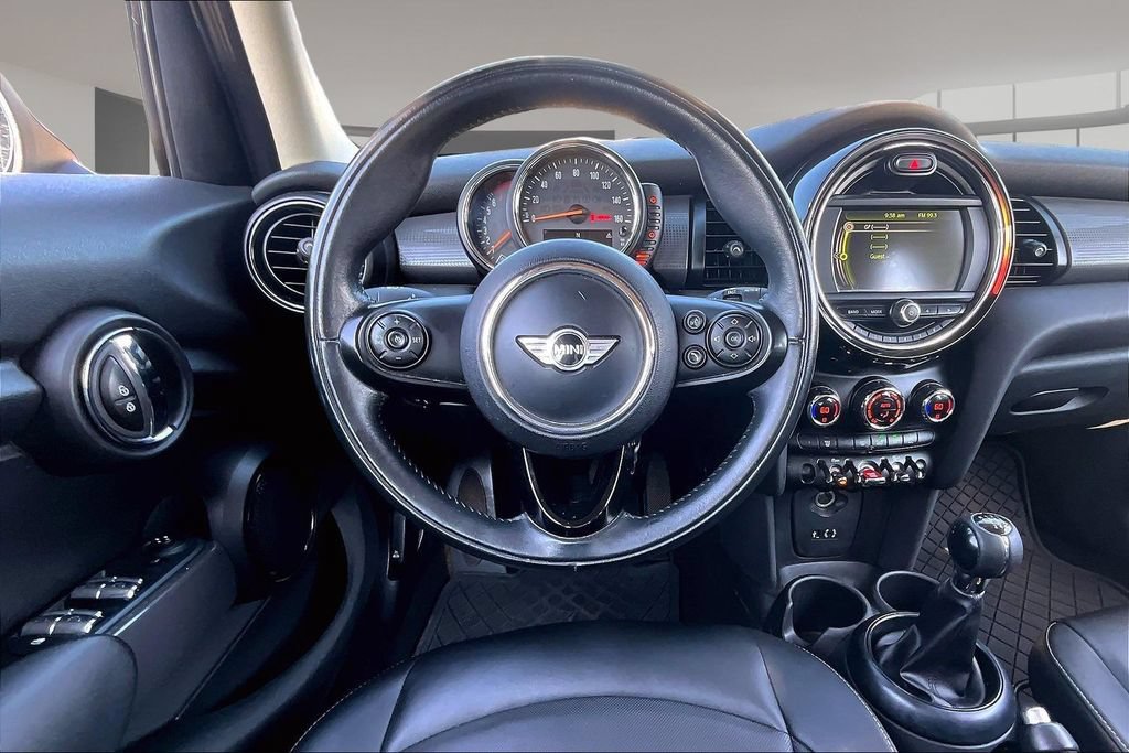 Used 2017 MINI Cooper 4-Door Hardtop FWD image 5