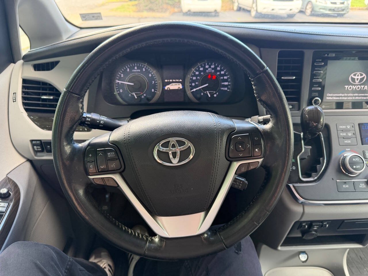 Used 2018 Toyota Sienna XLE w/ XLE Navigation Package FWD image 11