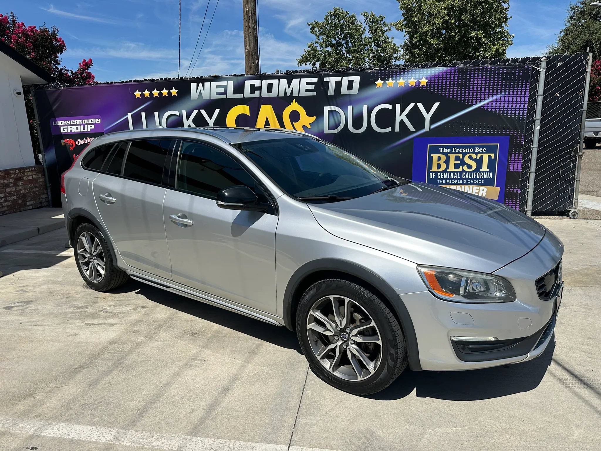 Used 2016 Volvo V60 T5 Cross Country Platinum AWD/4WD image 3