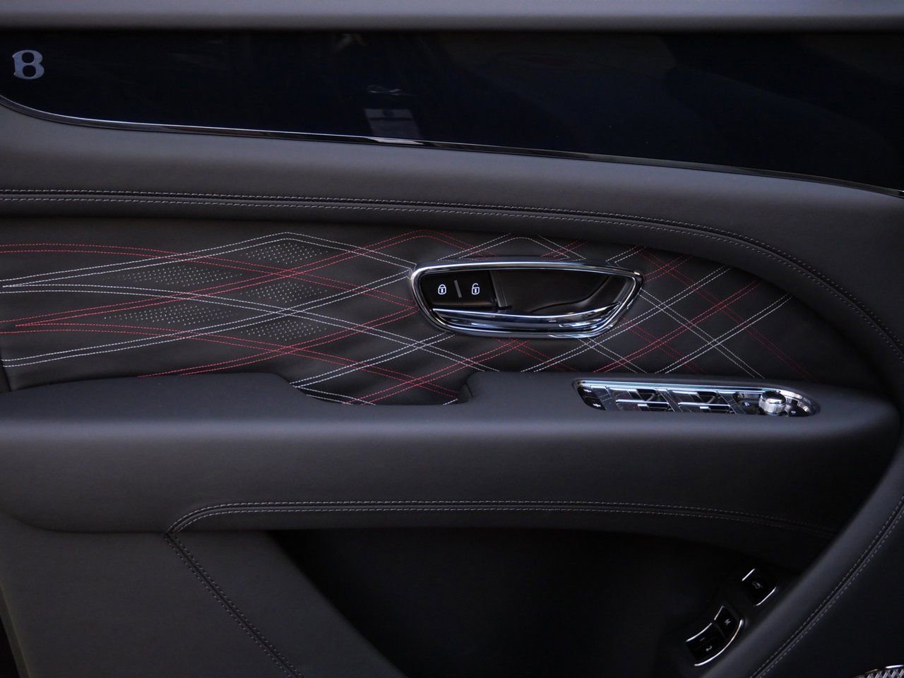 Used 2025 Bentley Bentayga Extended Wheelbase AWD/4WD image 18