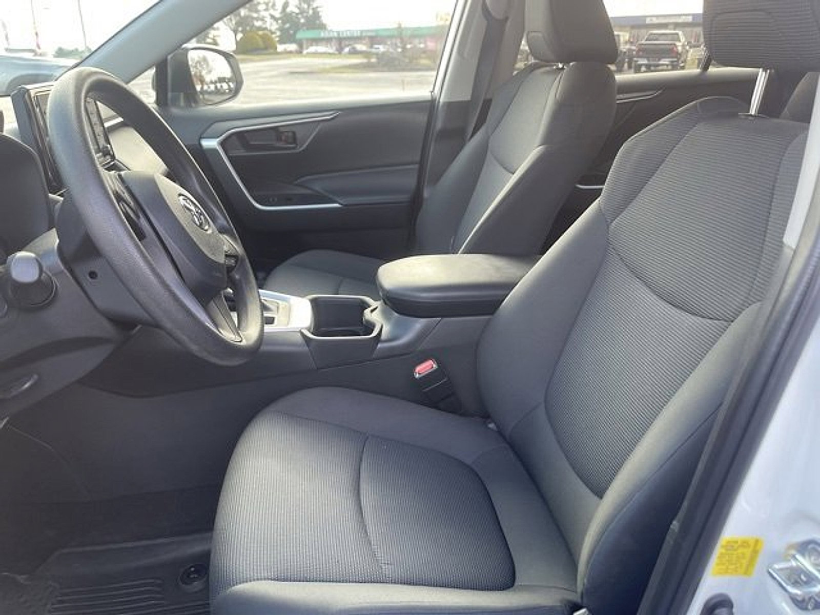 Used 2022 Toyota RAV4 LE image 8