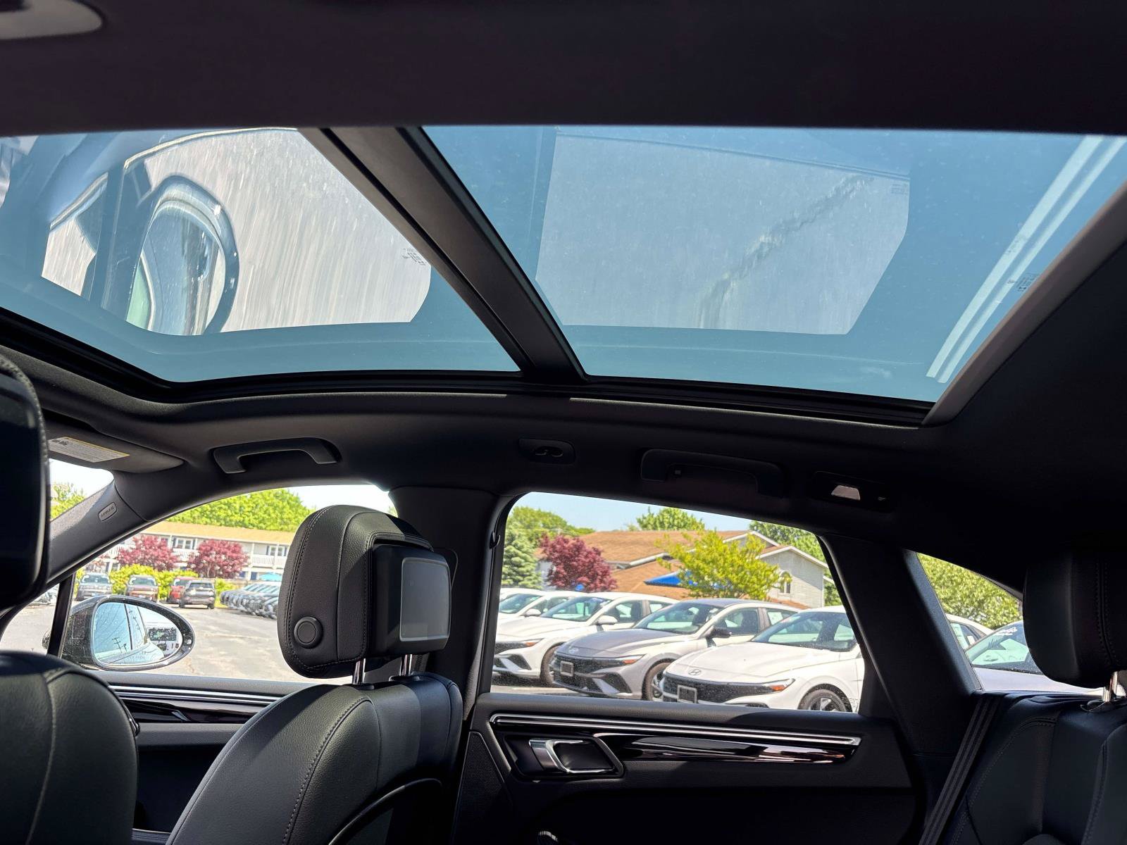 Used 2024 Porsche Macan AWD/4WD image 11