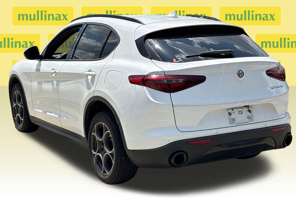 Used 2022 Alfa Romeo Stelvio Sprint RWD image 9