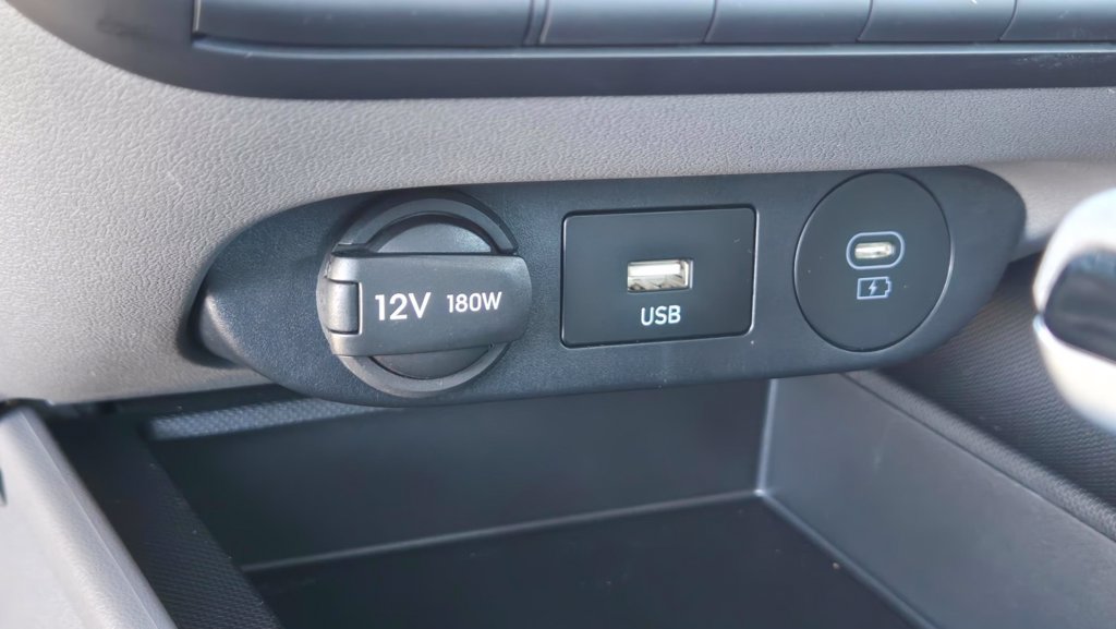 Used 2026 Hyundai Elantra SE FWD image 23