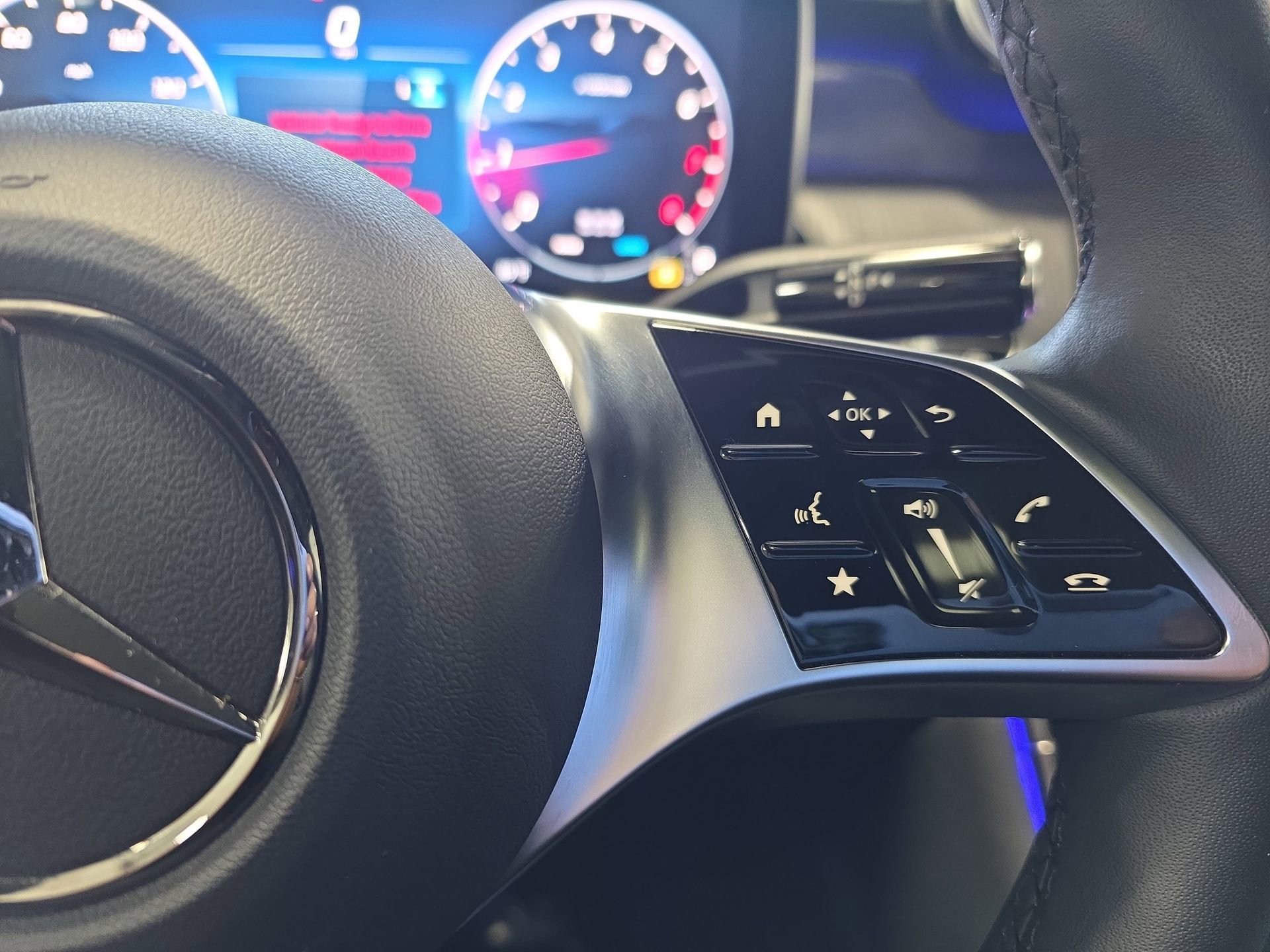 Certified 2025 Mercedes-Benz GLC 300 4MATIC image 18