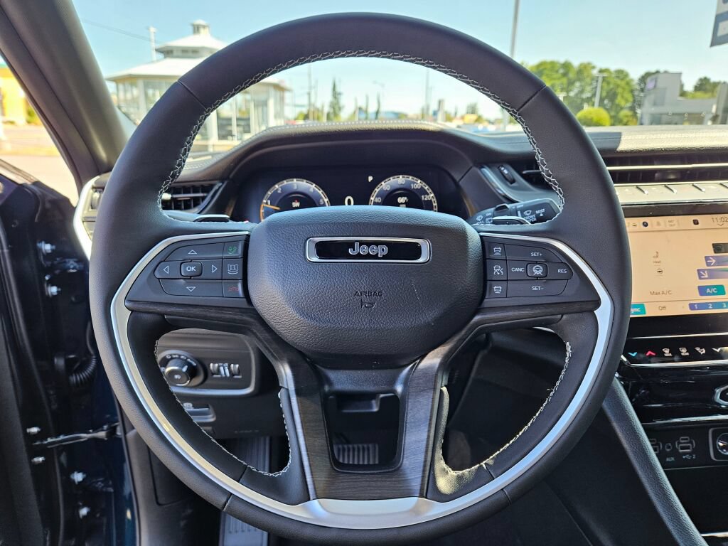 New 2026 Jeep Grand Cherokee Limited w/ Limited Altitude Package AWD/4WD image 18