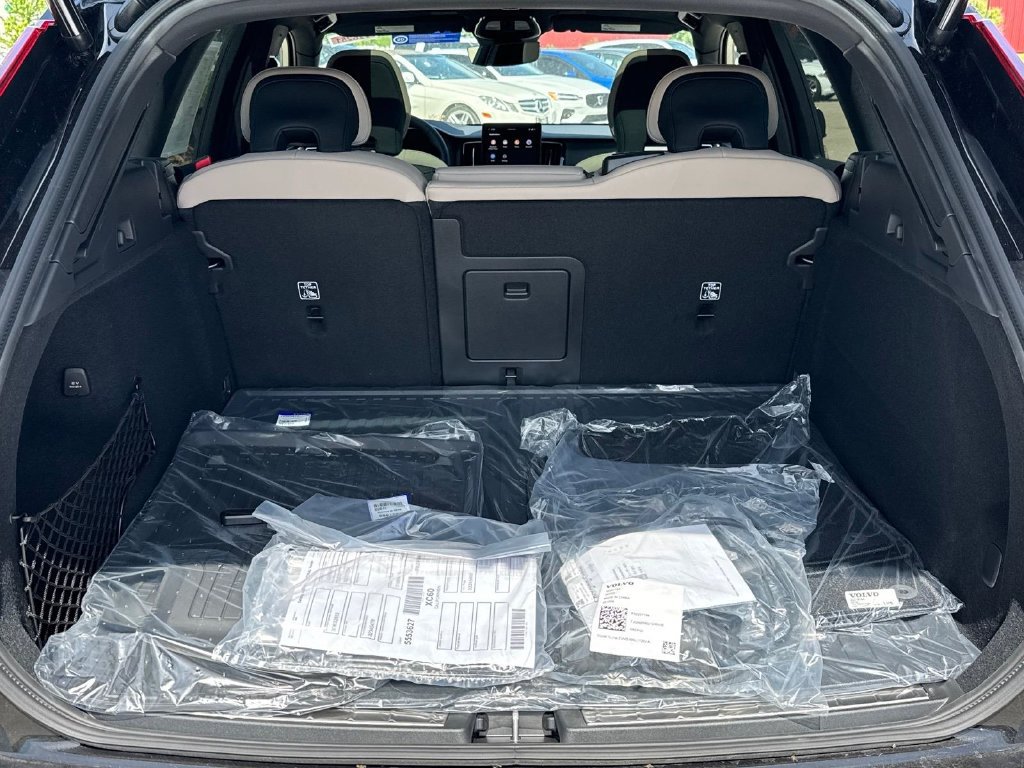 New 2026 Volvo XC60 T8 Plus w/ Climate Package AWD/4WD image 5