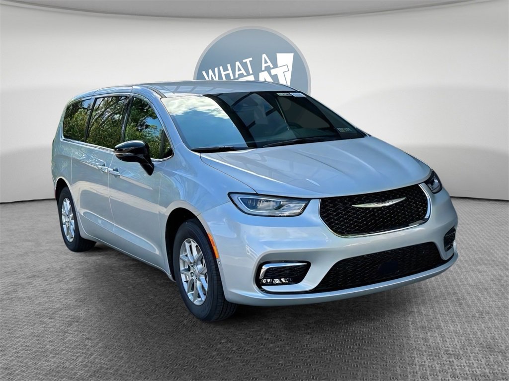 New 2026 Chrysler Pacifica Select image 1