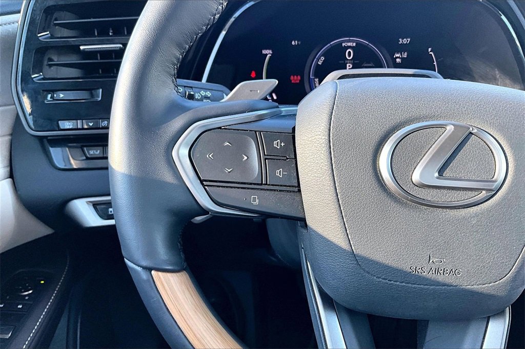 Used 2024 Lexus RX 450h AWD w/ Luxury Package image 7
