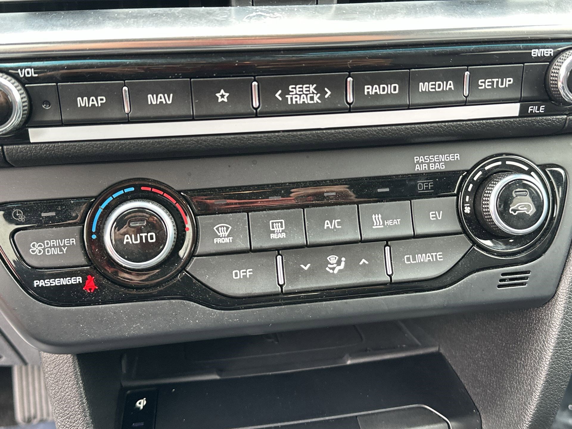 Used 2022 Kia Niro EX image 17