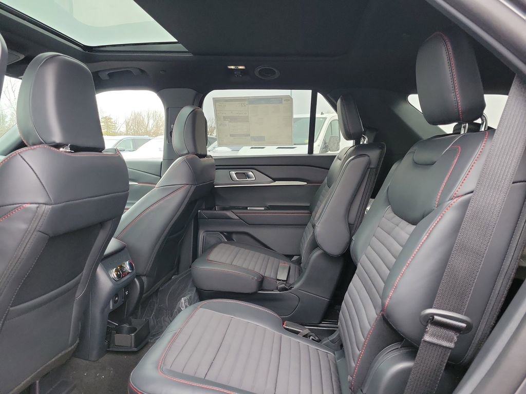 New 2026 Ford Explorer ST-Line w/ ST-Line Street Pack image 13