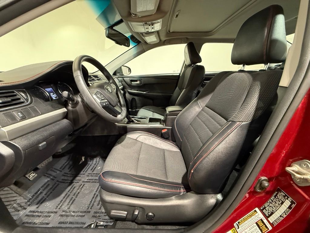 Used 2017 Toyota Camry SE image 12