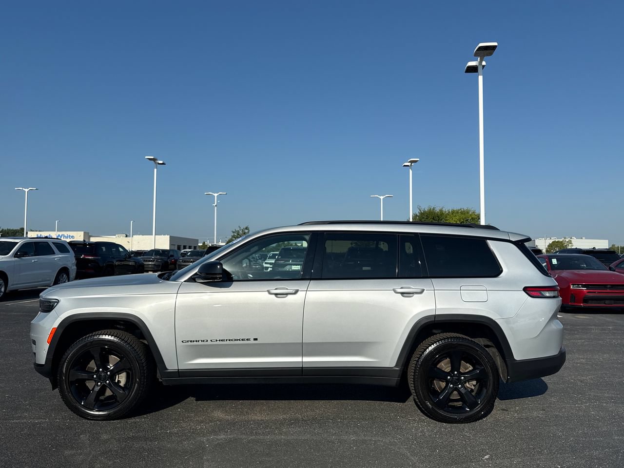 Used 2025 Jeep Grand Cherokee L Limited w/ Luxury Tech Group II AWD/4WD image 5