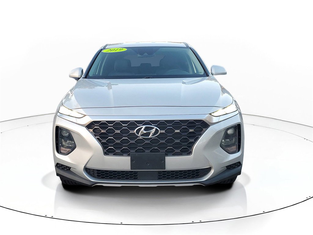Used 2019 Hyundai Santa Fe SE image 2