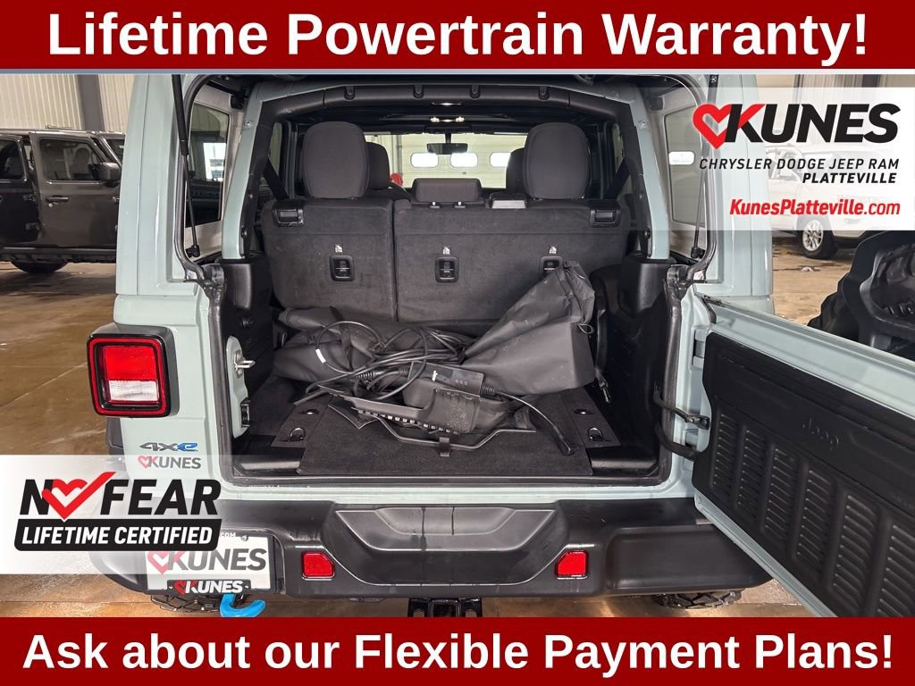 Used 2023 Jeep Wrangler Unlimited w/ Sun & Screen Package image 16