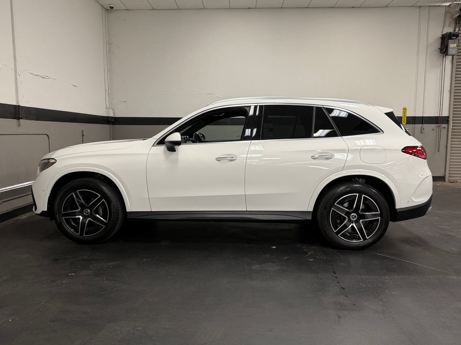 Used 2025 Mercedes-Benz GLC 350e 4MATIC image 9