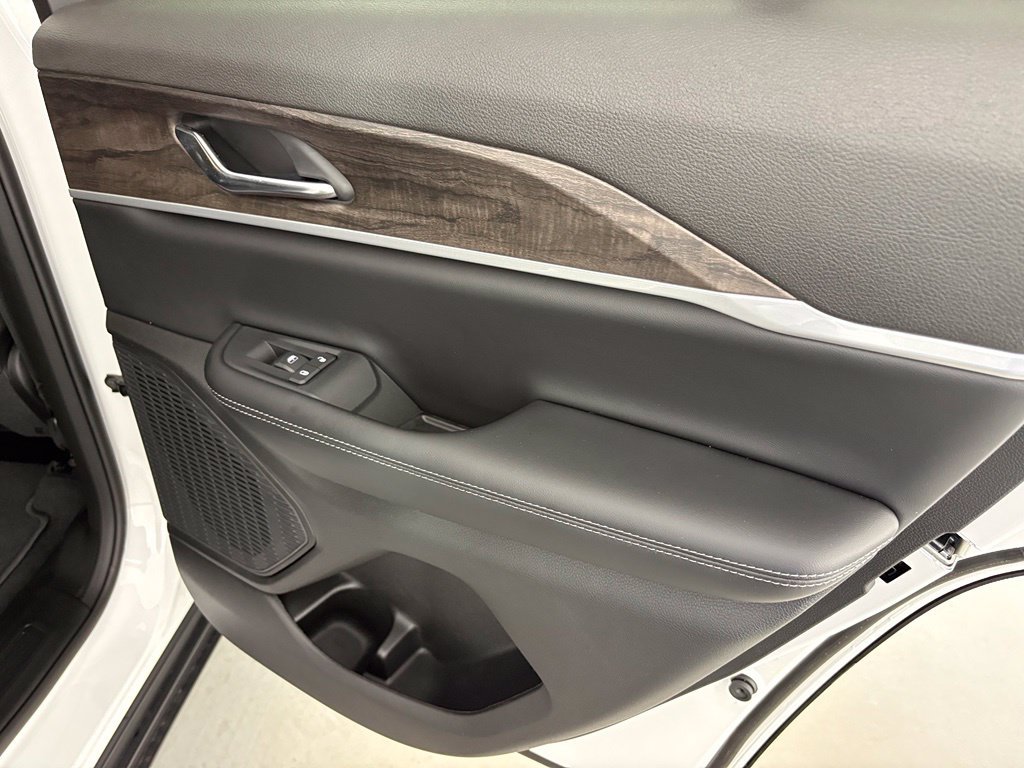 New 2027 Jeep Grand Cherokee Altitude AWD/4WD image 39
