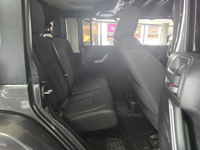 Used 2014 Jeep Wrangler Unlimited Sahara image 17