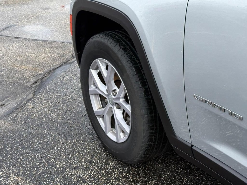 Used 2022 Jeep Grand Cherokee L Limited w/ Trailer Tow Group (B) AWD/4WD image 15