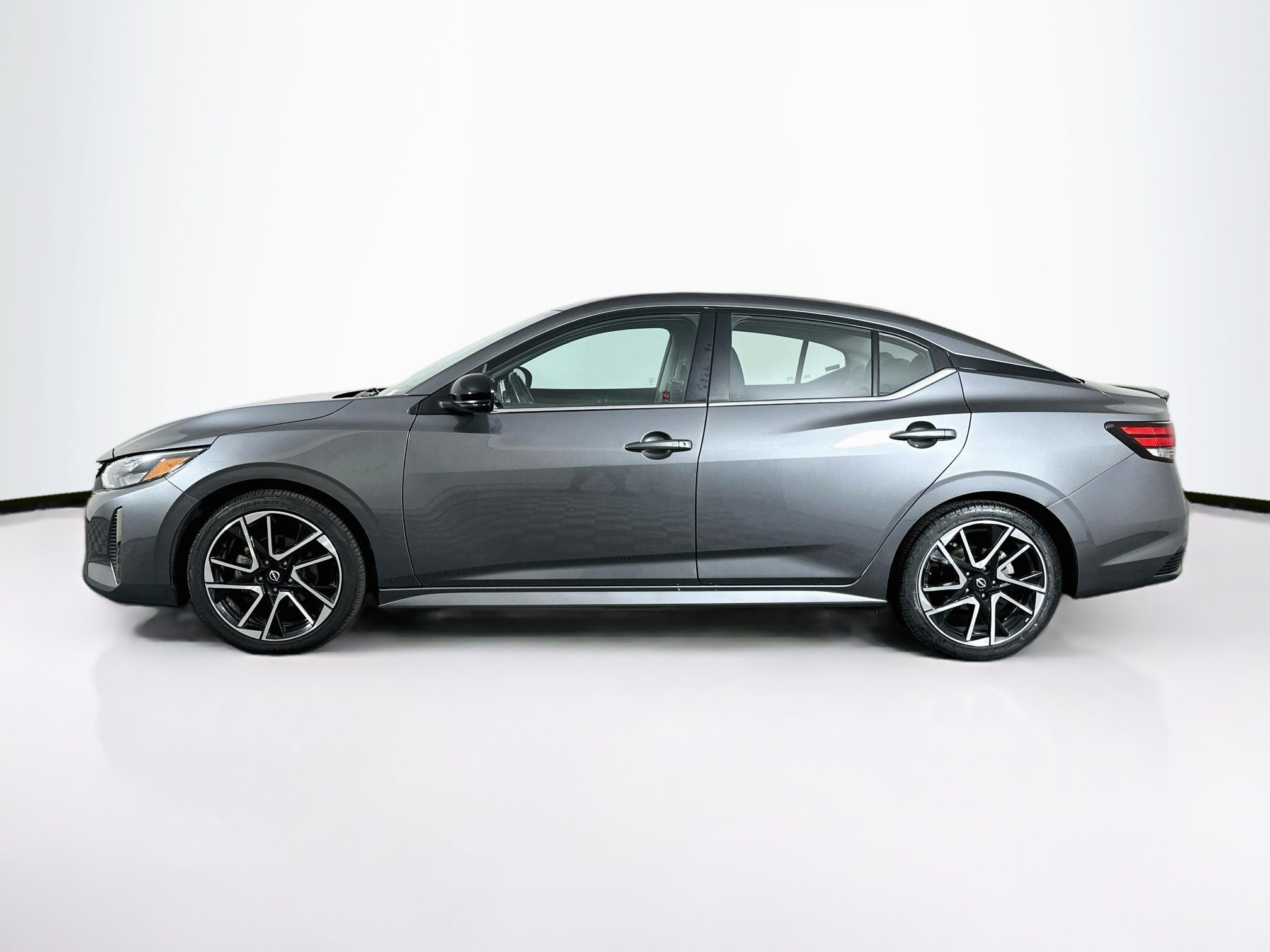 Used 2025 Nissan Sentra SR FWD image 4