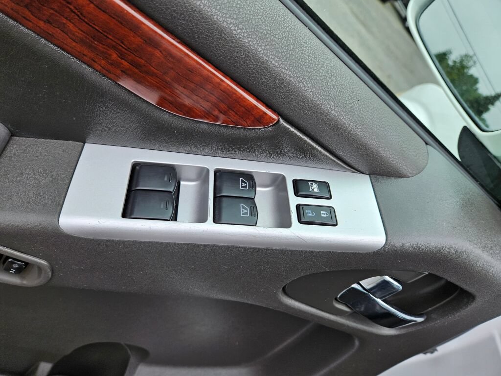 Used 2008 Nissan Pathfinder LE AWD/4WD image 20
