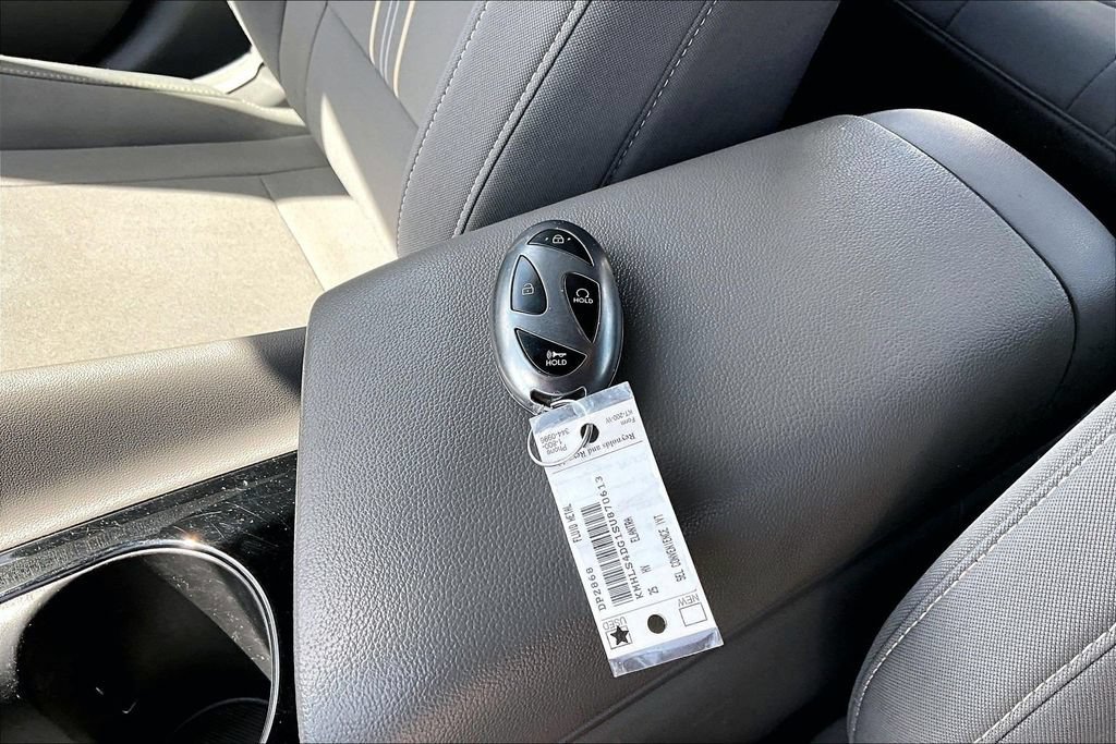 Used 2025 Hyundai Elantra SEL FWD image 35