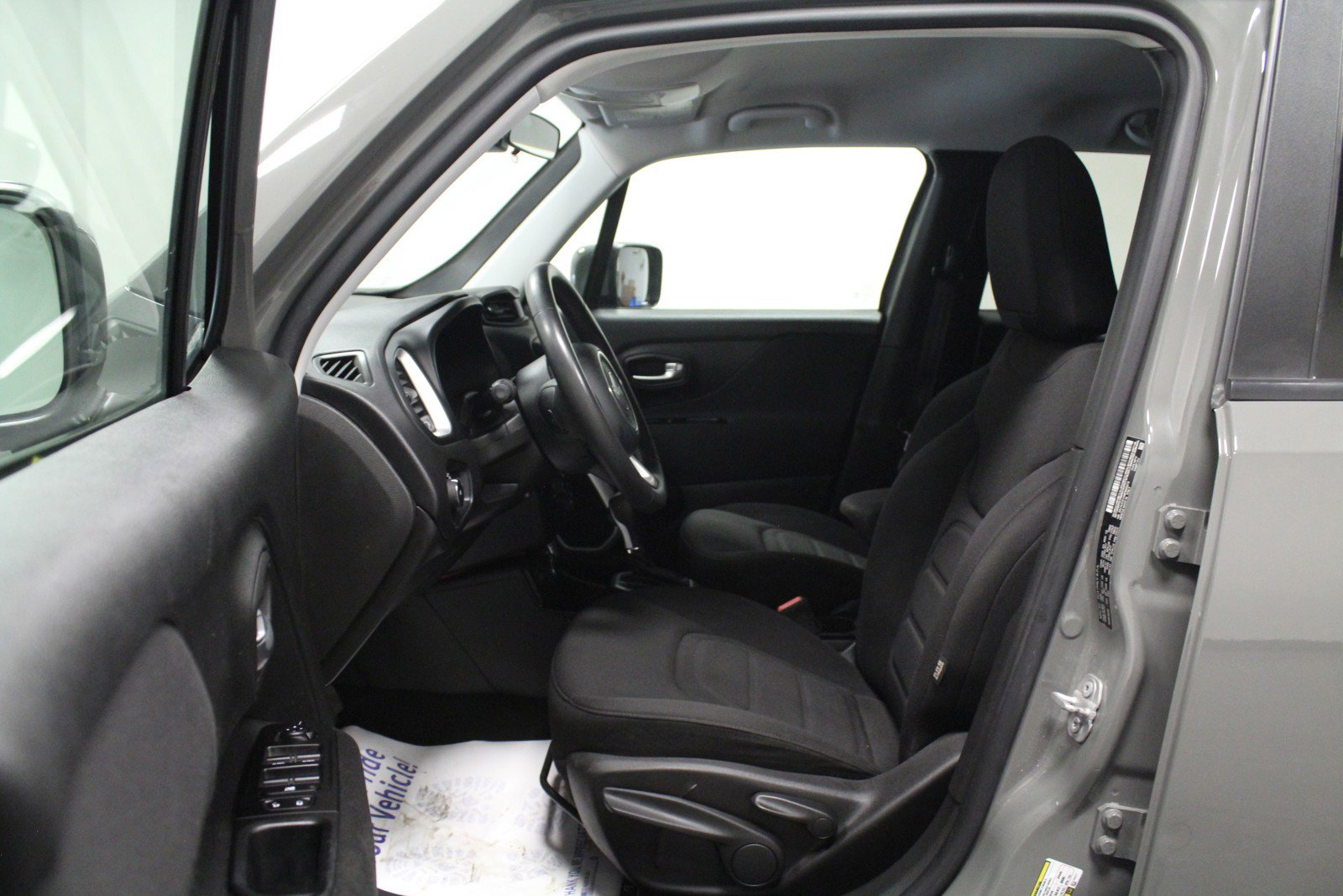 Used 2021 Jeep Renegade Latitude w/ Luxury Group I image 12