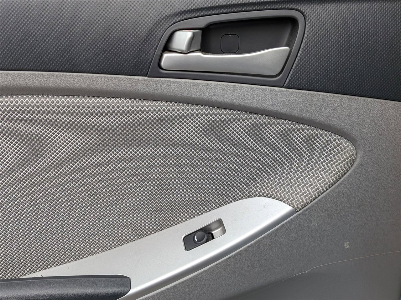 Used 2013 Hyundai Accent GS image 8