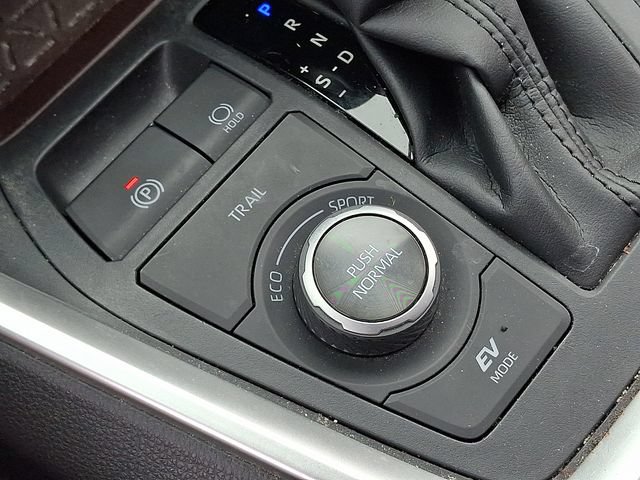 Certified 2020 Toyota RAV4 Limited w/ Limited Grade Weather Package AWD/4WD image 16