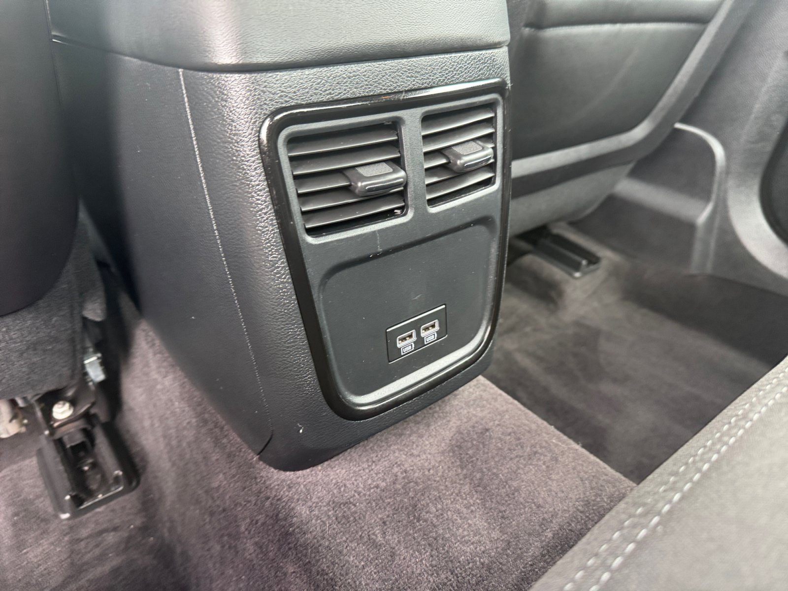 Used 2017 Dodge Charger SE w/ Blacktop Package RWD image 16