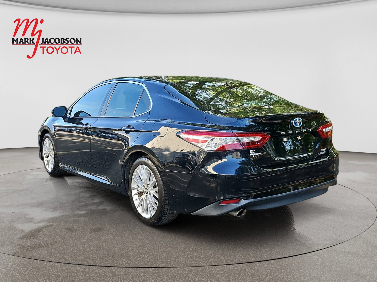 Used 2018 Toyota Camry XLE FWD image 12