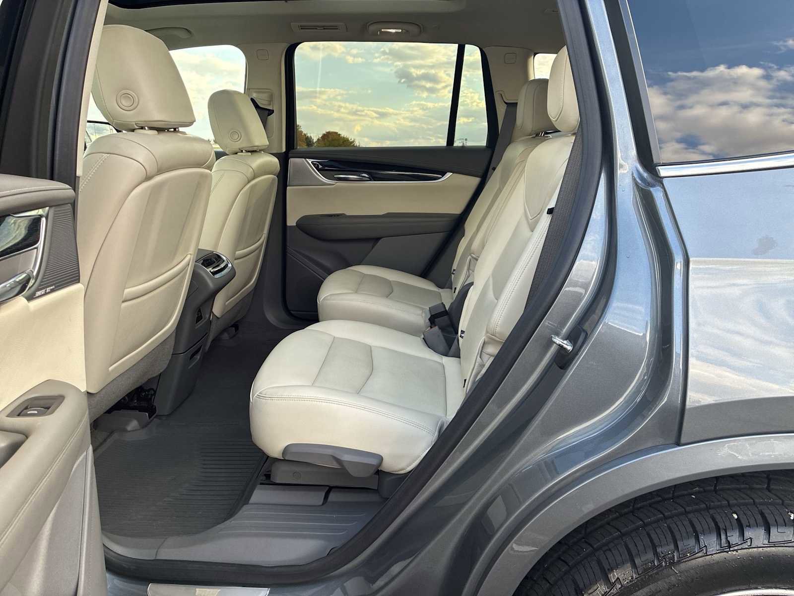 Used 2021 Cadillac XT6 Premium Luxury image 25