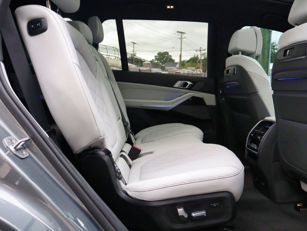 Used 2025 BMW X7 xDrive40i w/ M Sport Package AWD/4WD image 45